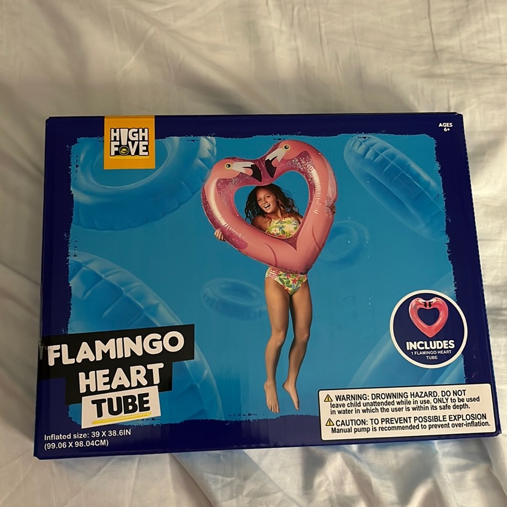 Flamingo heart tube